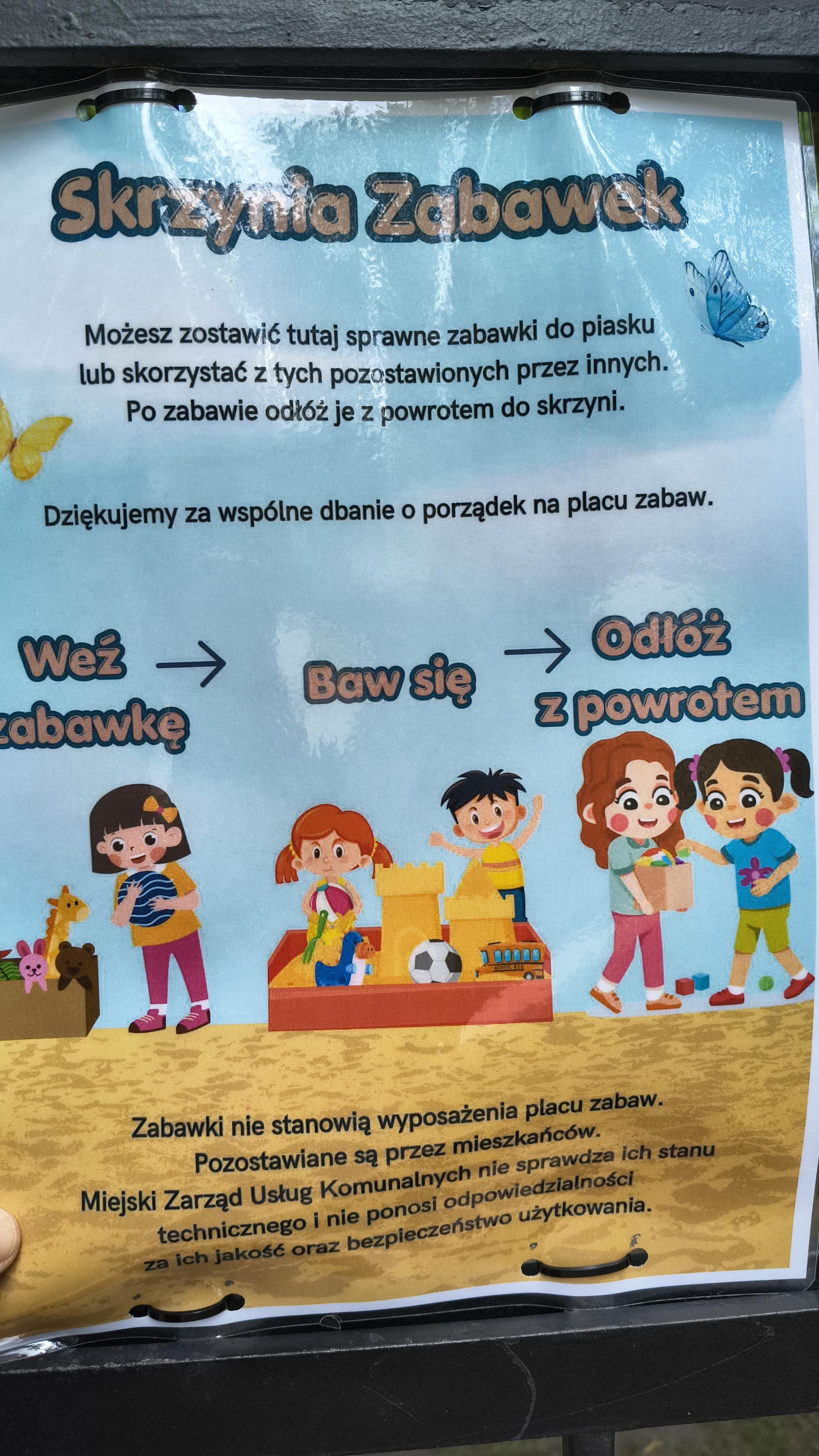 zdjecie planszy informujacej o skrzyniach na zabawki