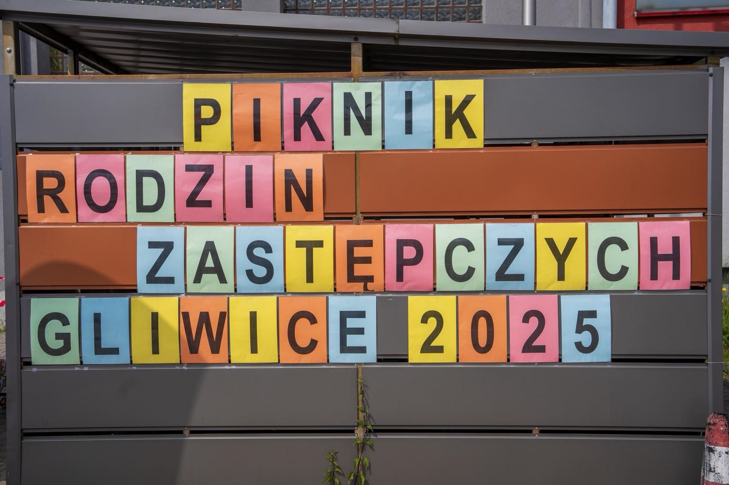 kolorowy napis Piknik Rodzin Zastępczych