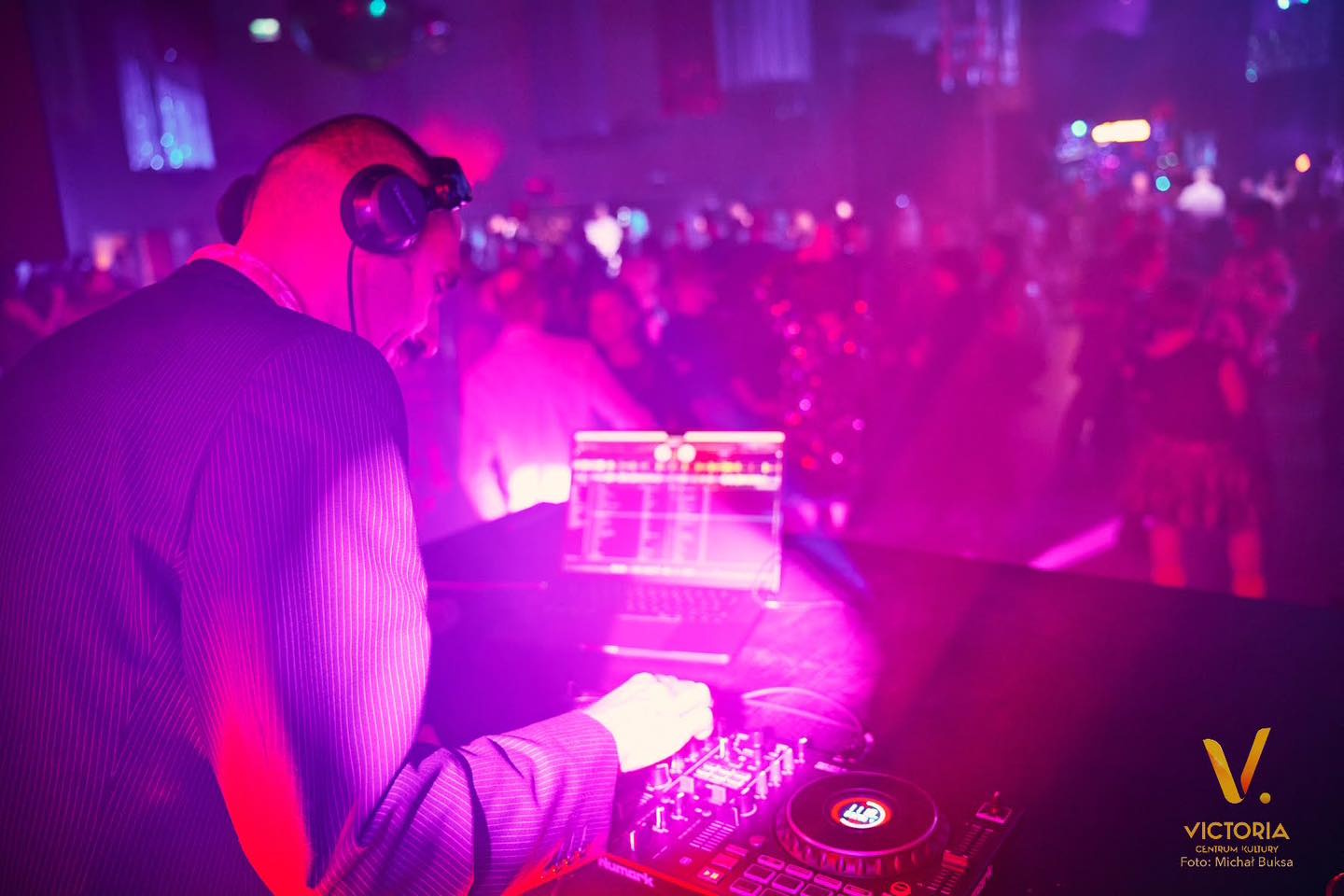 DJ