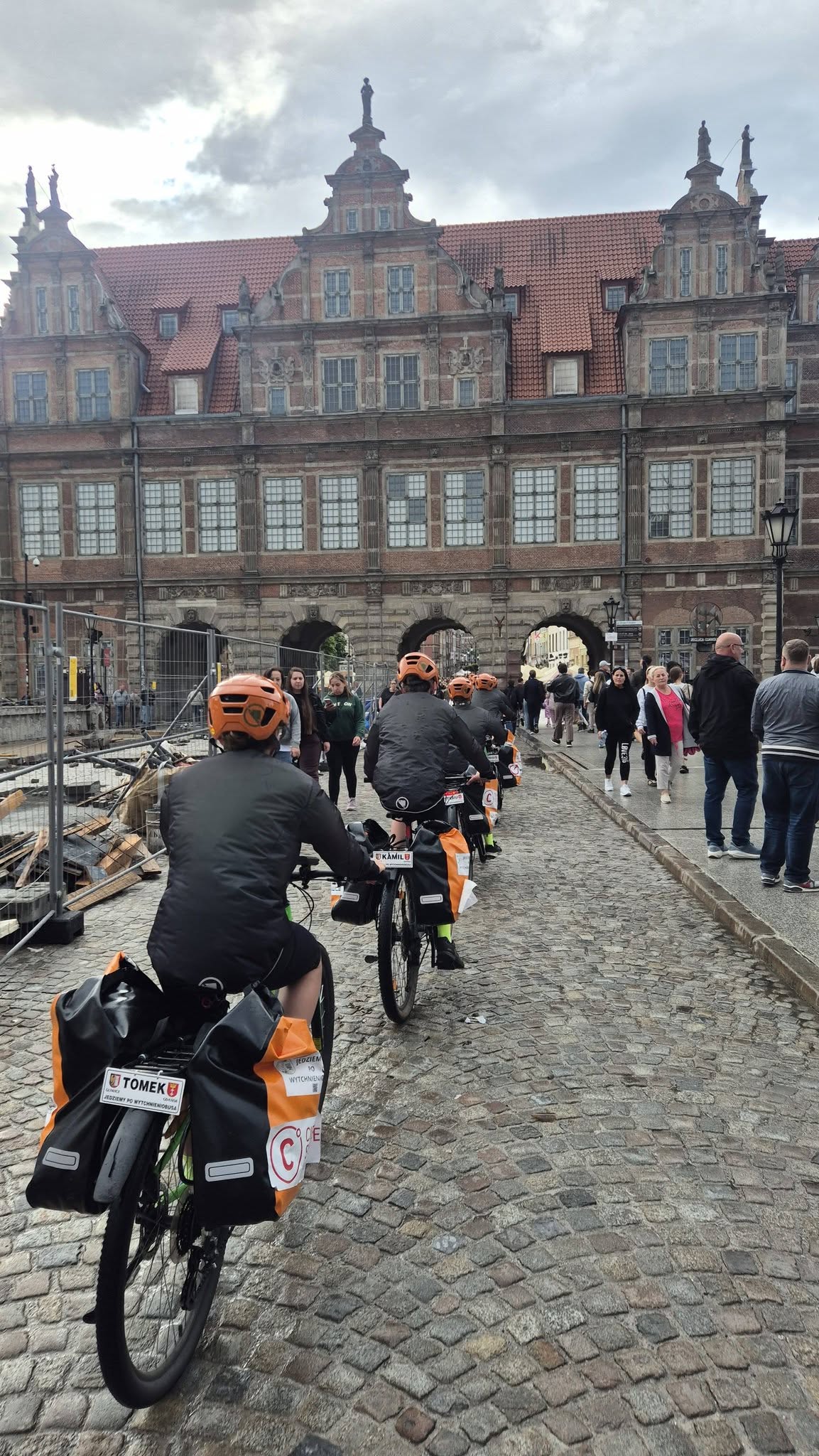 rowerzyści wjeżdżają do Gdańska