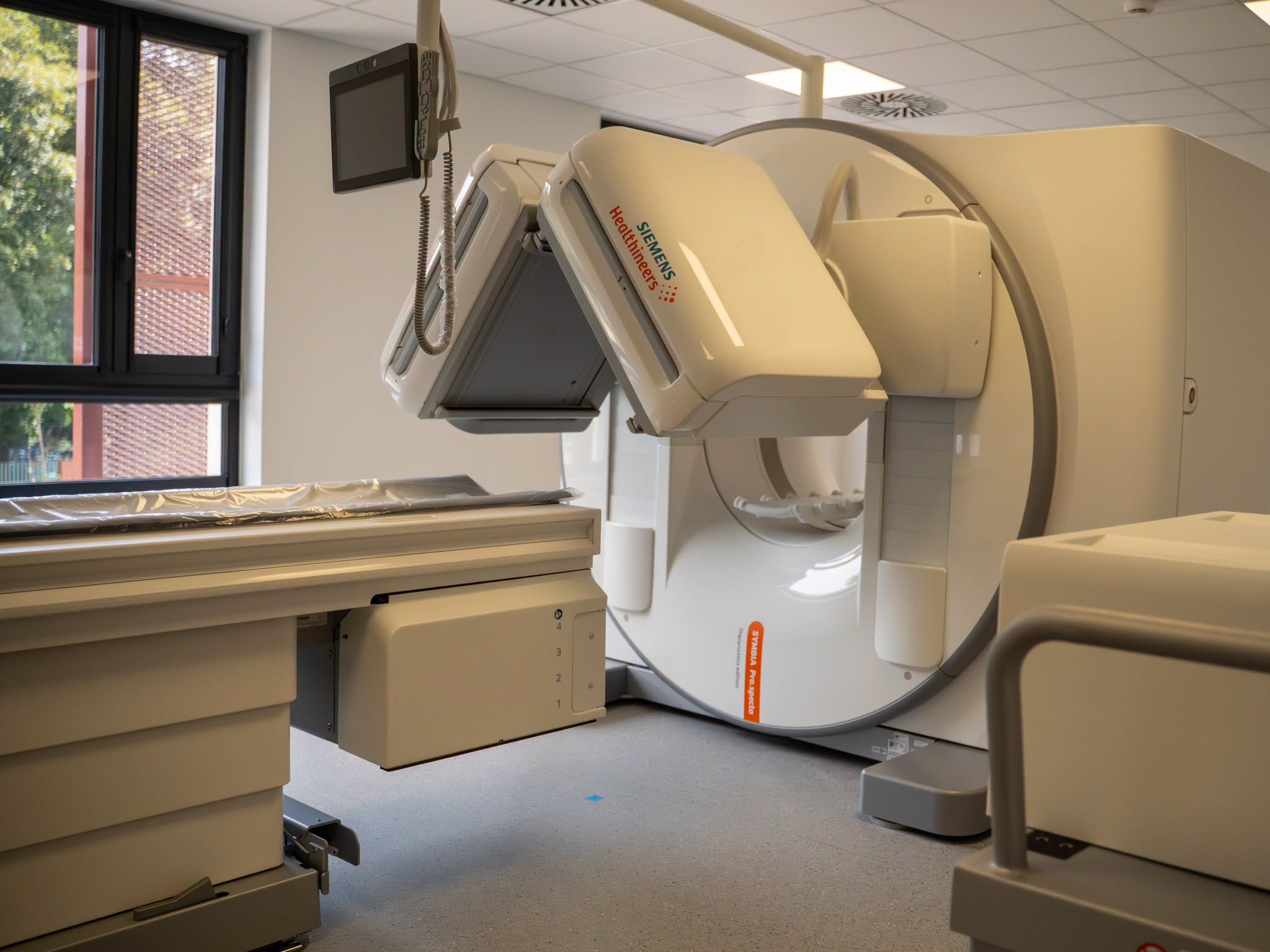 Narodowy Instytut Onkologii w Gliwicach otworzył nowy Oddział Terapii Izotopowej, który łączy zaawansowaną diagnostykę obrazową z leczeniem za pomocą radioizotopów. Cały projekt kosztował około 145 mln zł.