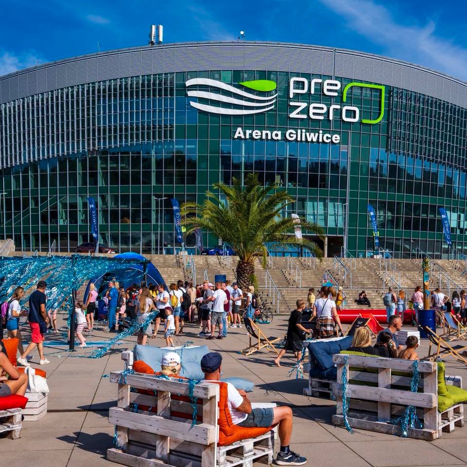 Ludzie przez PreZero Areną Gliwice