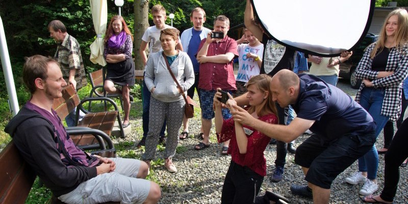 Dzieci podczas warsztatów filmowych