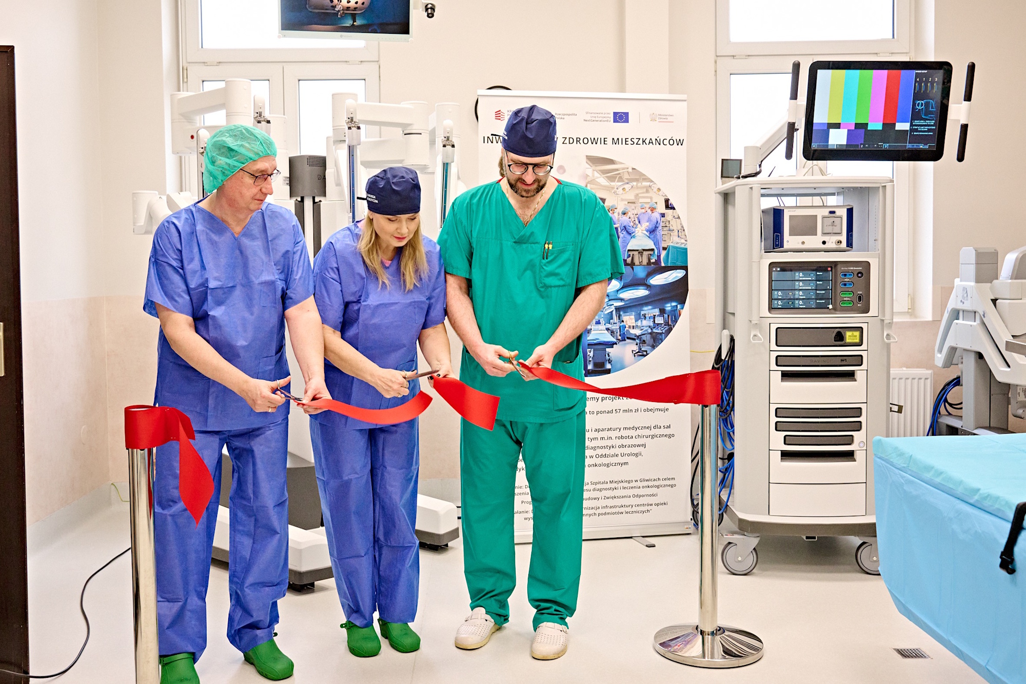 Szpital Miejski uruchomił dziś symbolicznie i zaprezentował system, dzięki któremu oficjalnie wchodzi do grona ośrodków oferujących najbardziej zaawansowaną chirurgię małoinwazyjną, dostępną dotąd głównie w największych klinikach w kraju