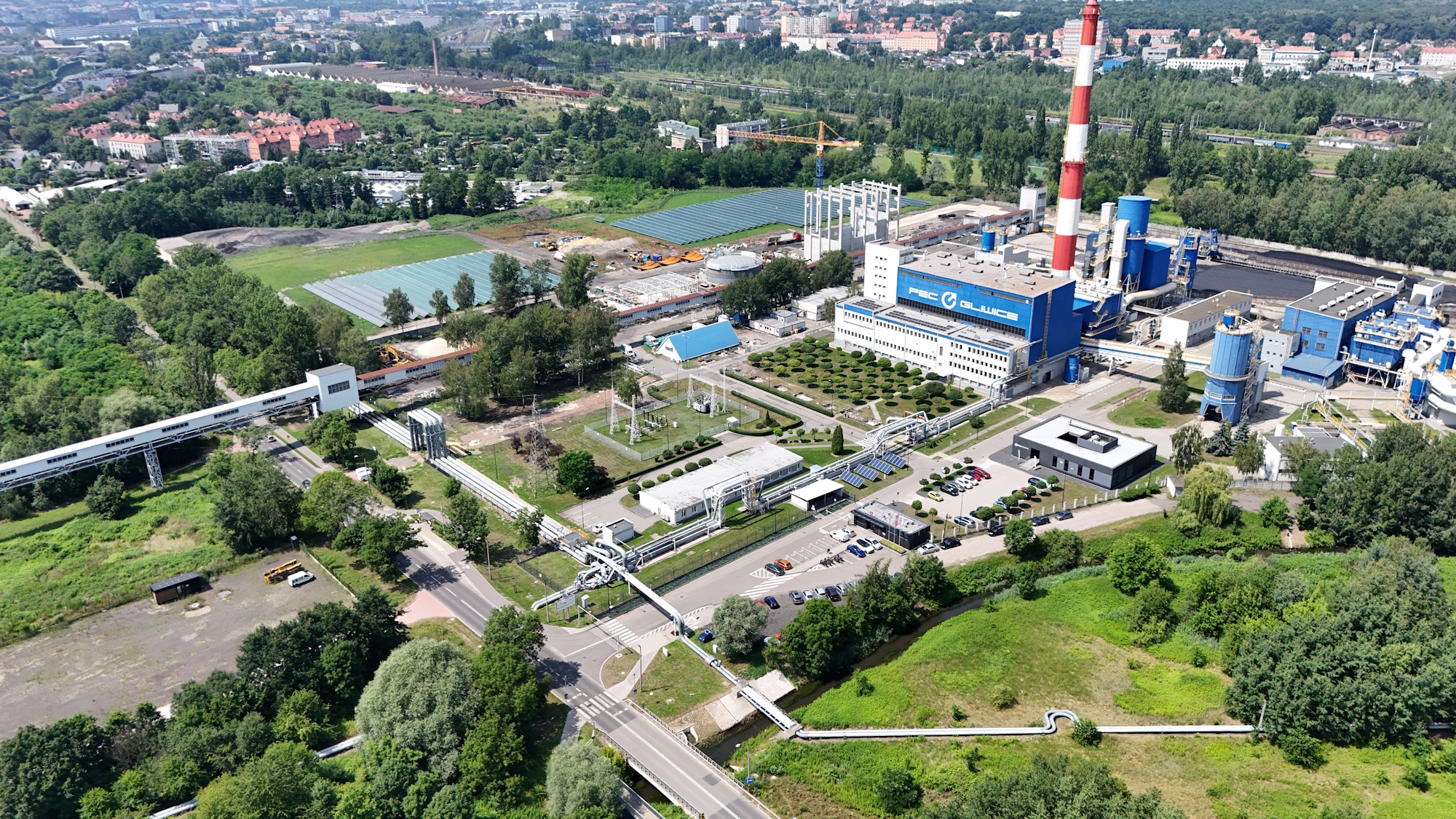 Budowa Parku Zielonej Energii w Gliwicach coraz wyraźniej wychodzi z ziemi i wchodzi w etap montażu najważniejszych instalacji technologicznych