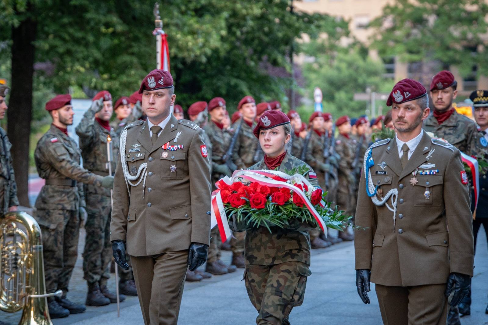 capstrzyk żołnierze na placu Piłsudskiego