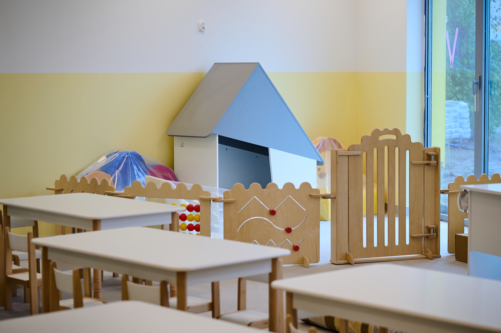sala nauki w jasnych kolorach
