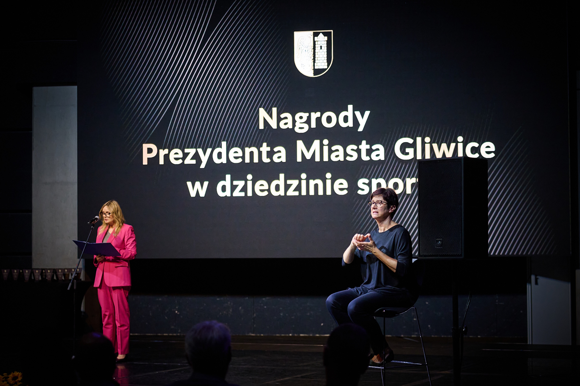 Nagrody i wyróżnienia Prezydenta Miasta Gliwice za wybitne osiągnięcia sportowe w 2025 roku odebrało w sumie 197 osób – 35 trenerów i 162 zawodników, w tym osoby z niepełnosprawnościami