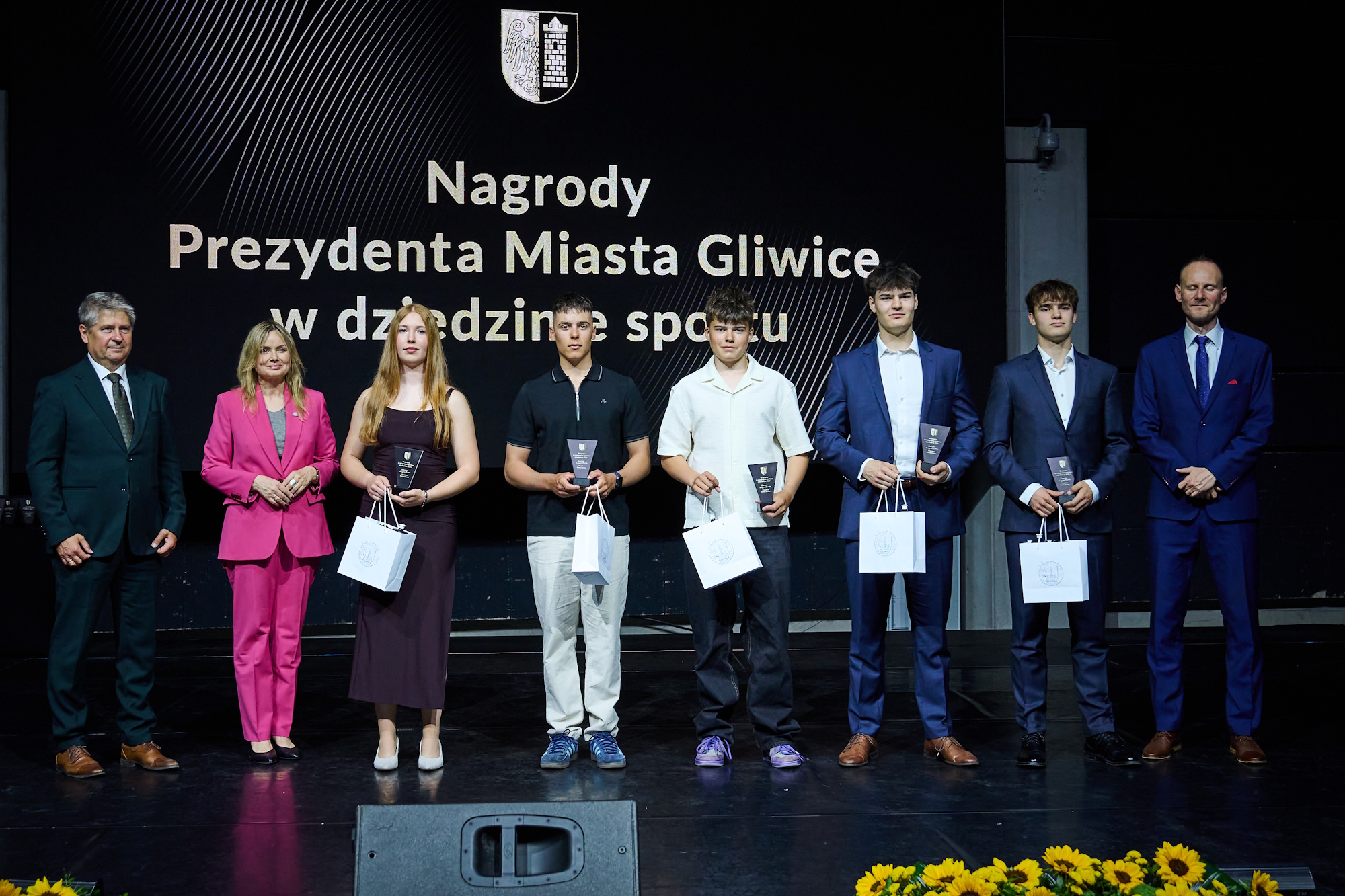 Nagrody i wyróżnienia Prezydenta Miasta Gliwice za wybitne osiągnięcia sportowe w 2025 roku odebrało w sumie 197 osób – 35 trenerów i 162 zawodników, w tym osoby z niepełnosprawnościami