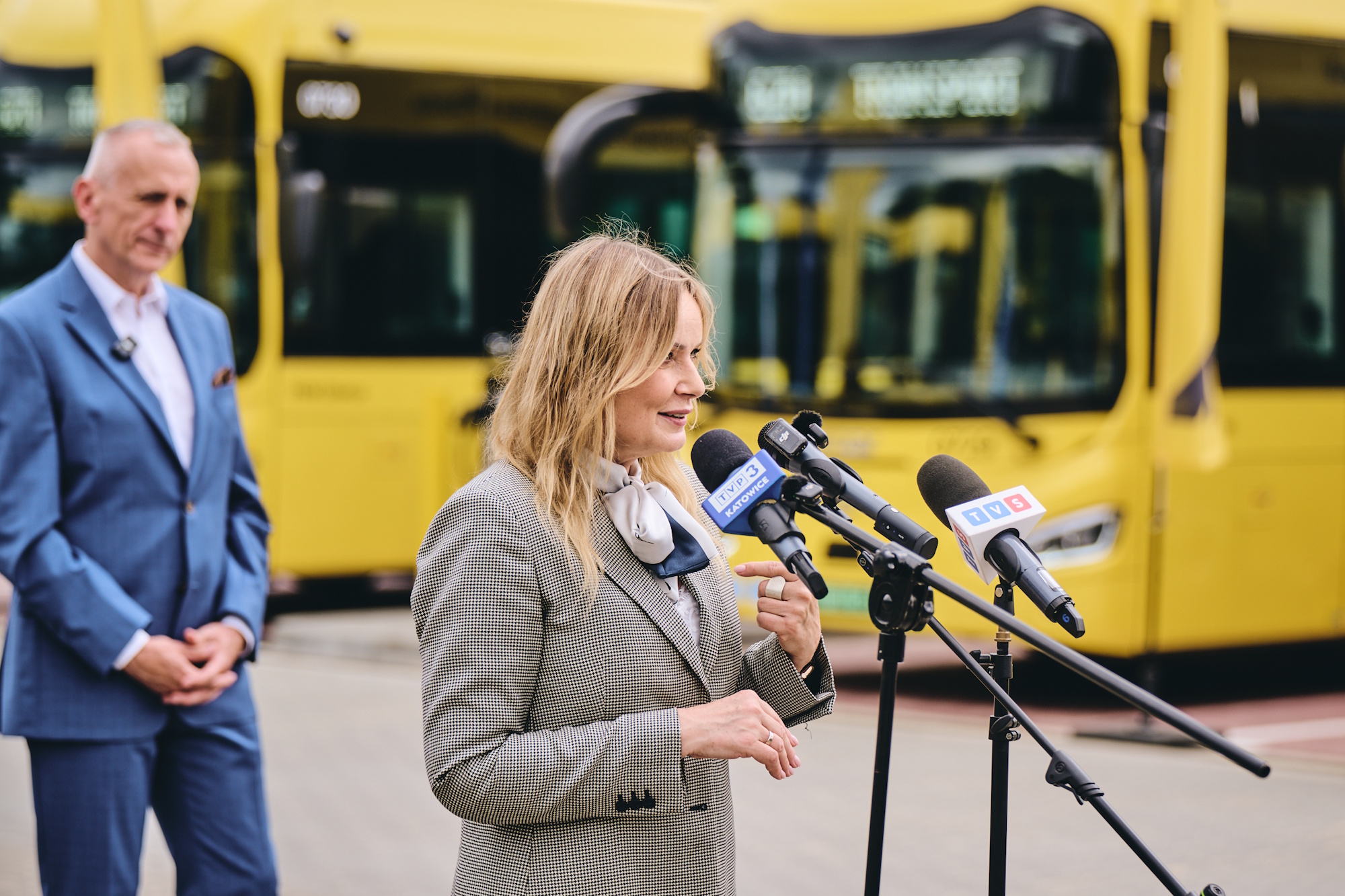 Przegubowe pojazdy, zakupione przez Górnośląsko-Zagłębiowską Metropolię, mogą przewieźć do 121 pasażerów, mają niską podłogę na całej długości, klimatyzację, rampę dla wózków oraz system informacji pasażerskiej działający w czasie rzeczywistym