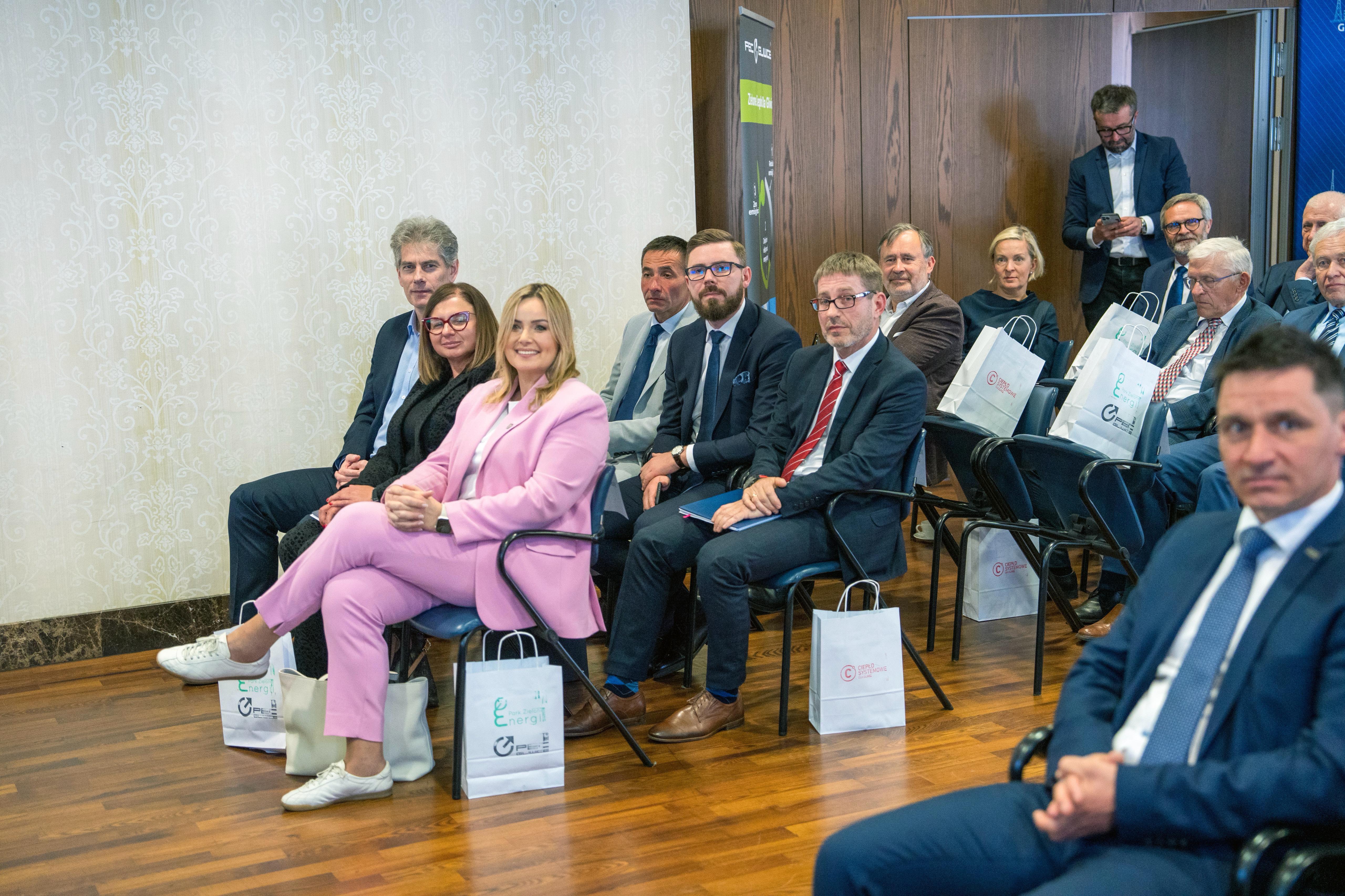 kobiety i mężczyźni