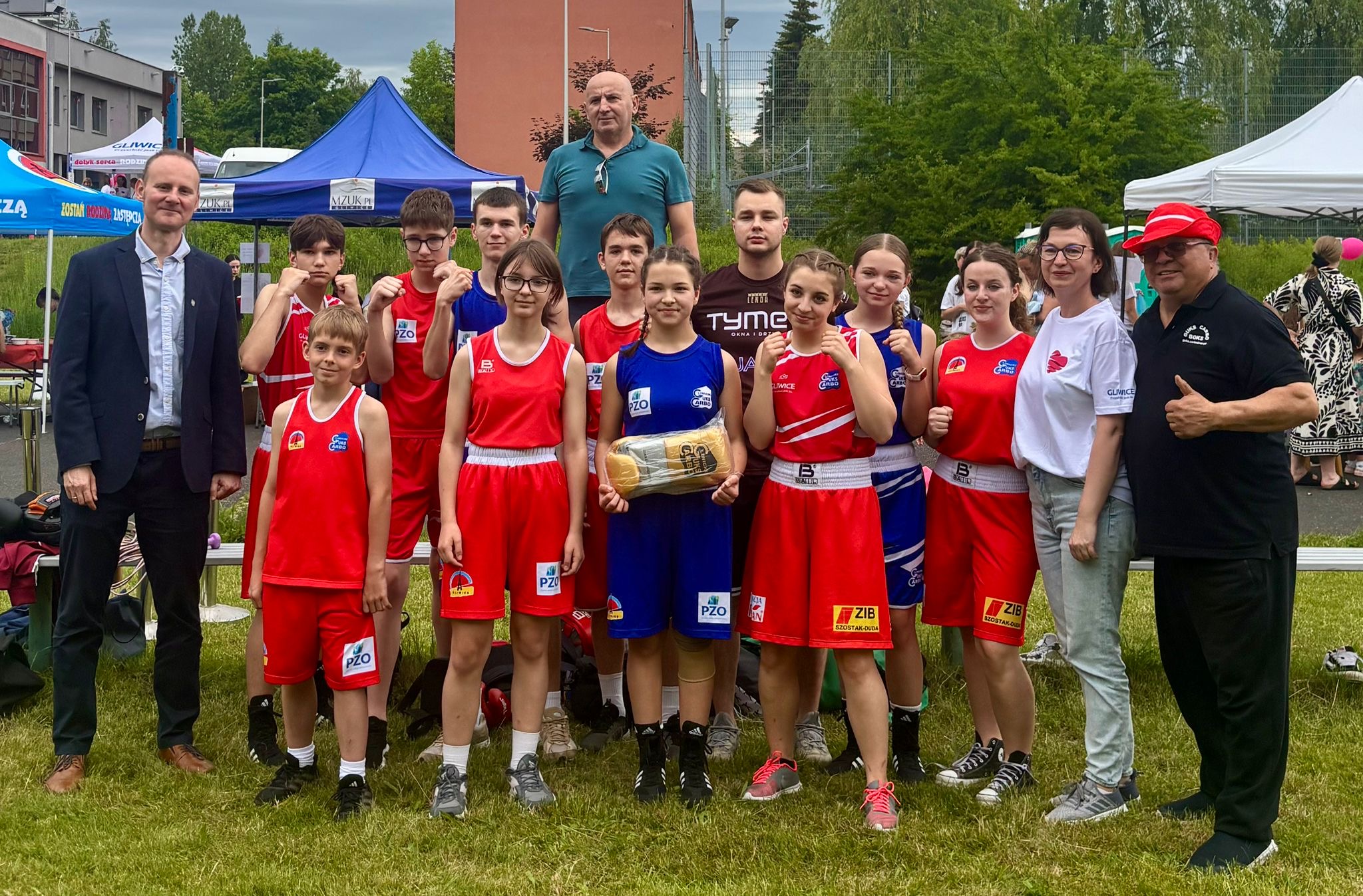 zastępca prezydent Łukasz Gorczyński ze sporowcami