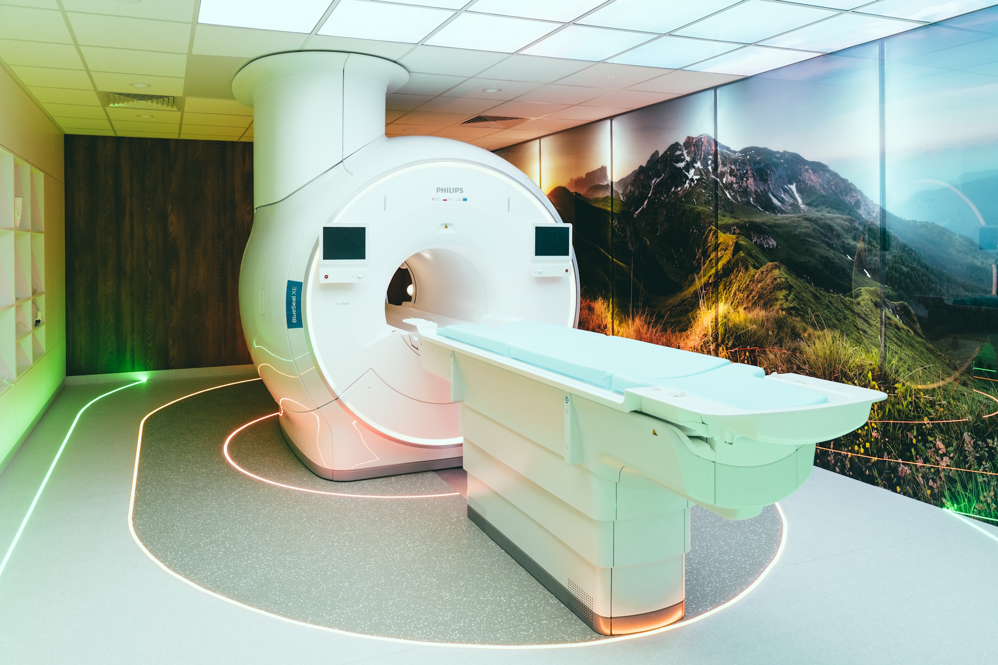 Szpital Miejski w Gliwicach otworzył przy ul. Kościuszki nowy budynek diagnostyki obrazowej, w którym znalazły się pracownie rezonansu magnetycznego, tomografii komputerowej, RTG i USG. Symbolicznego przecięcia wstęgi dokonali minister zdrowia Jolanta Sobierańska-Grenda, prezes szpitala Przemysław Gliklich oraz zastępczyni prezydent Gliwic Agnieszka Dylewska