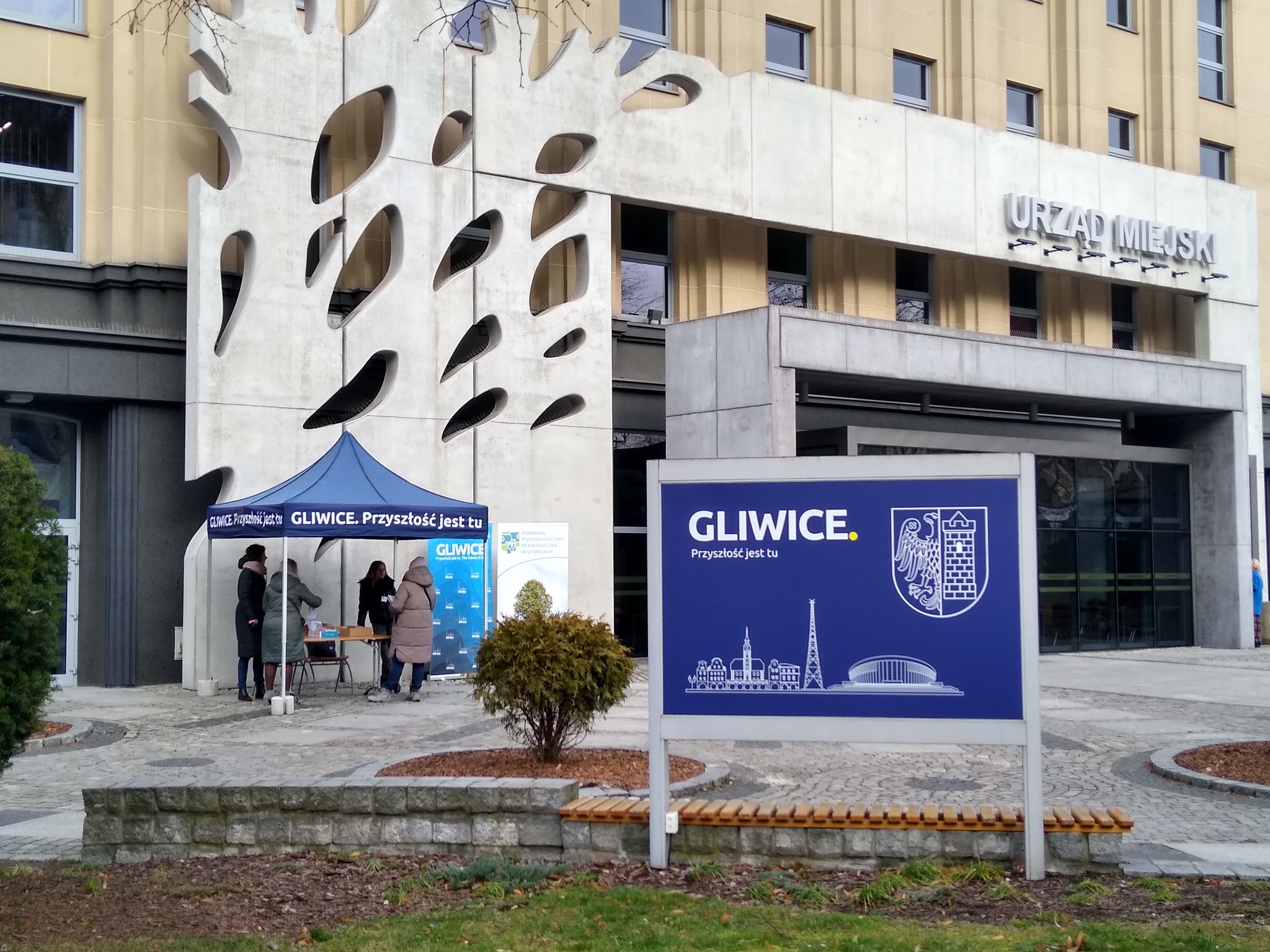 Antydepresyjny Punkt Konsultacyjny przed Urzędem Miejskim w Gliwicach