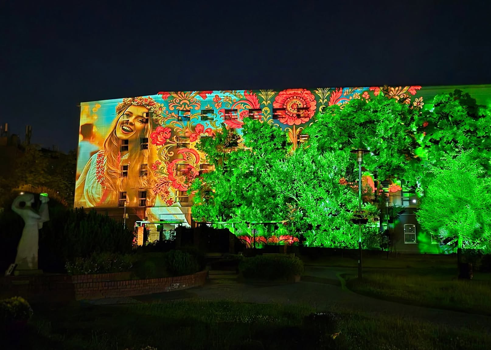 Iluminacje świetlne na budynku Urzędu Miejskiego w Gliwicach