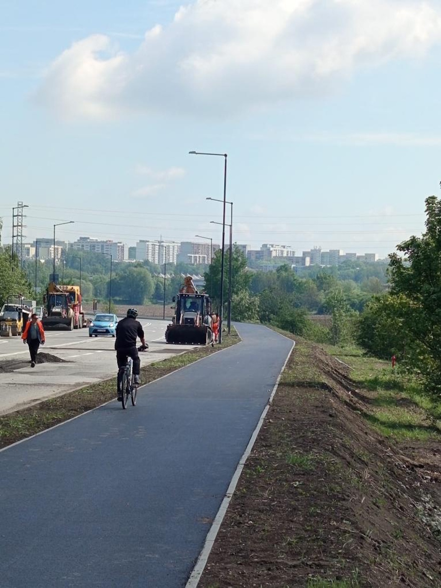 Budowa blisko 1,5-kilometrowej drogi pieszo-rowerowej wzdłuż ul. Edisona wchodzi w decydującą fazę