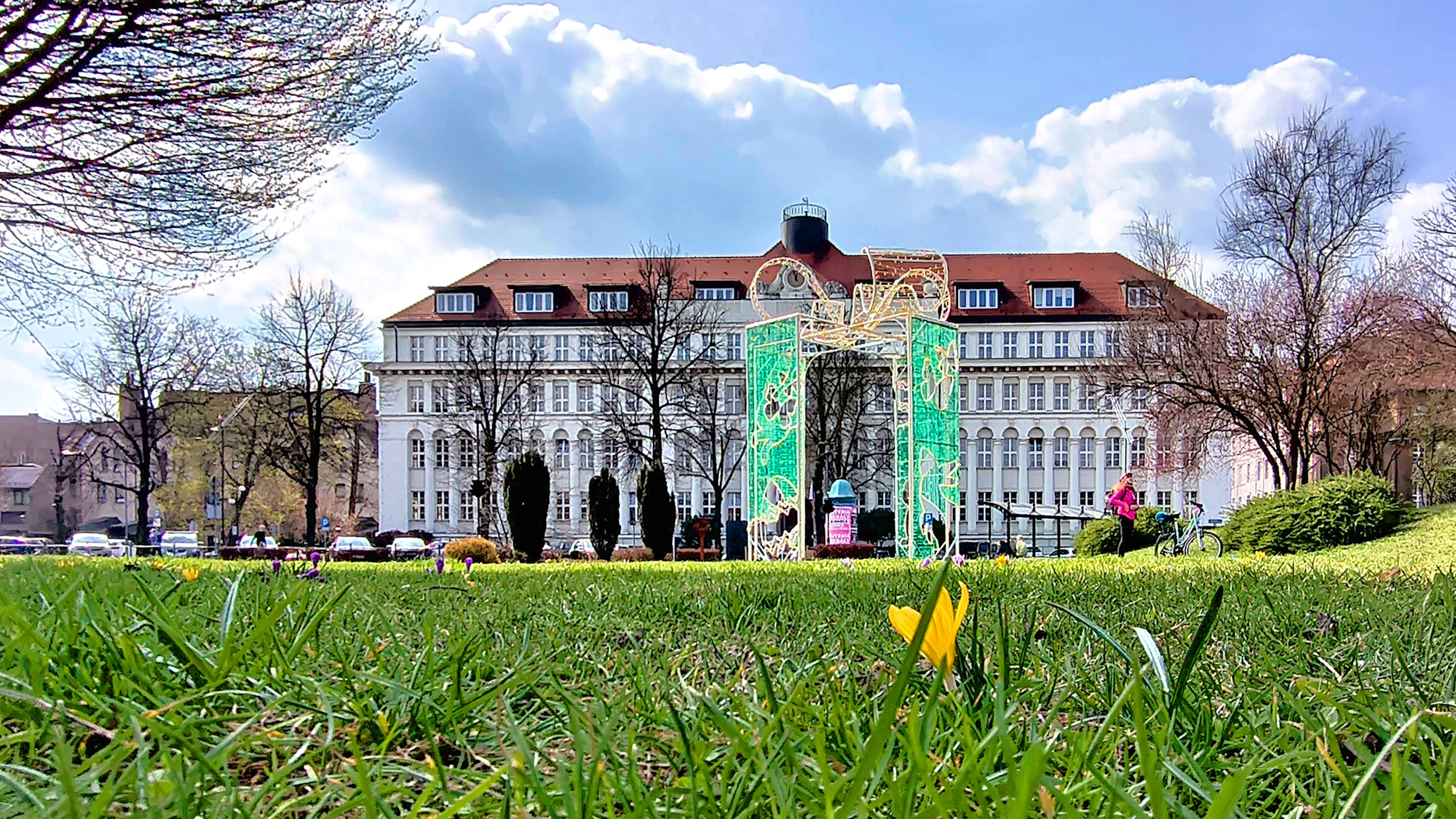 ozdoba w kształcie prezentu na Skwerze Doncaster