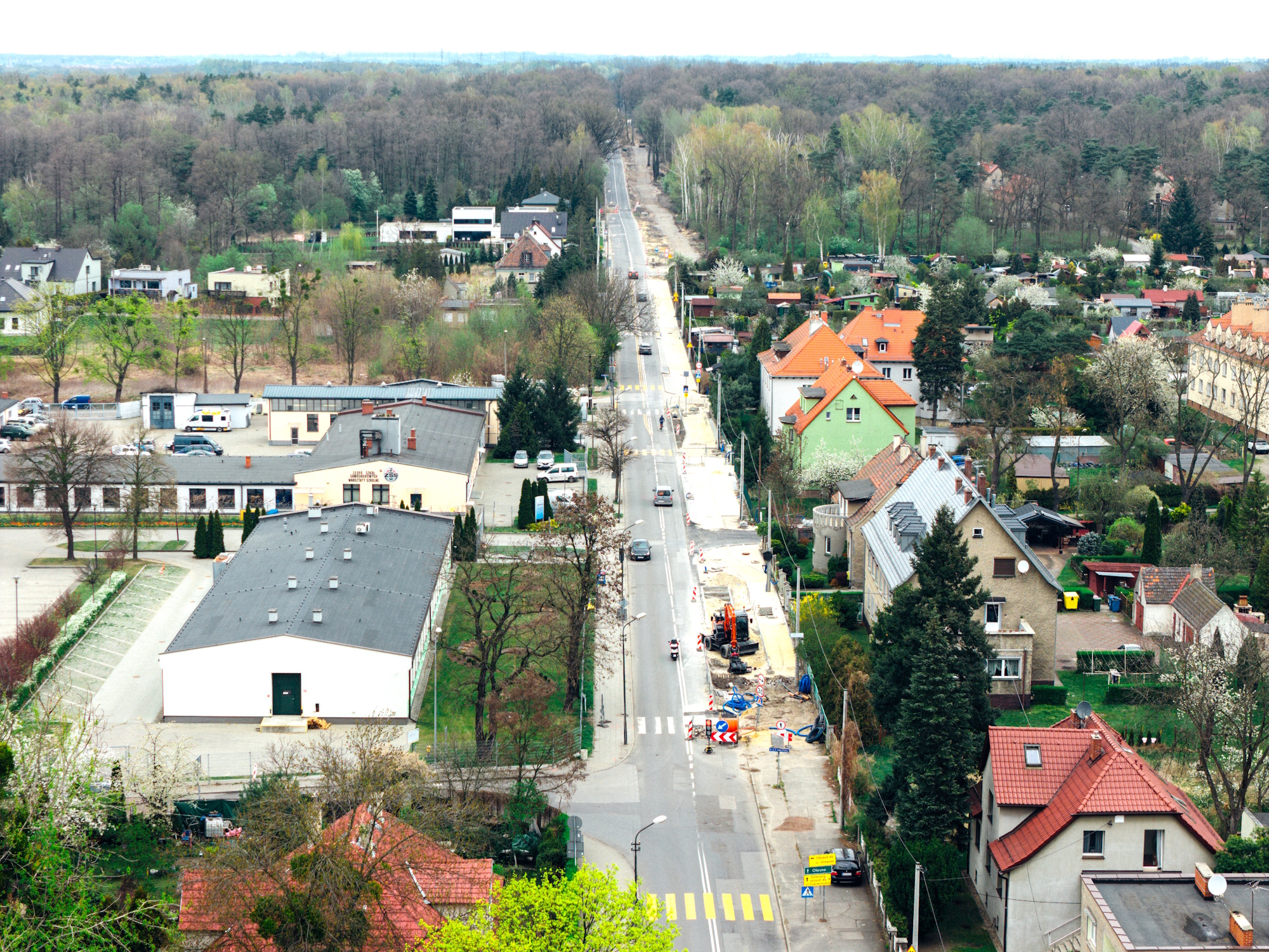 Wzdłuż ul. Strzelców Bytomskich, od ul. Narutowicza do ul. Jachtowej, powstaje blisko 2-kilometrowy ciąg pieszo-rowerowy